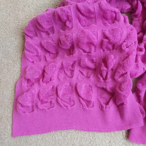 BNWOT Fushia Mixed Knit Scarf - Picture 3 of 4